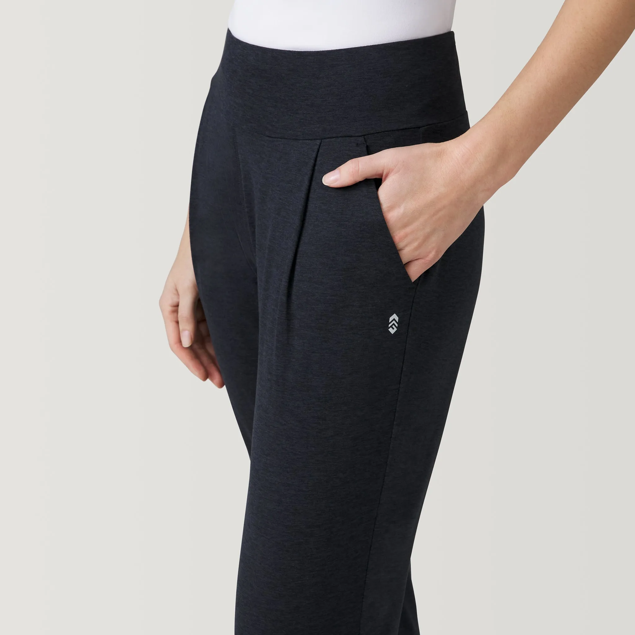 Women's Cloud Knit Pleated Jogger